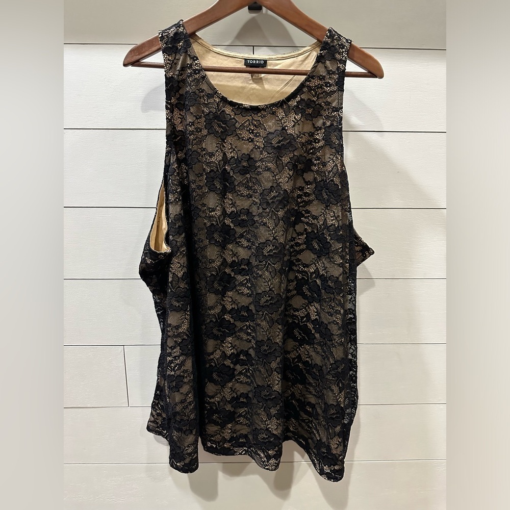 Torrid Women’s Black and Tan Lace Top- size 6